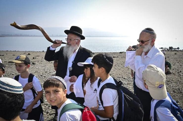 תוקעים בשופרות