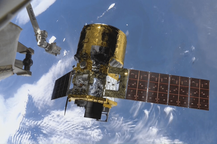 יכולה להישאר שנה וחצי במסלול אחרי ההתנתקות מהתחנה. חללית האספקה HTV-X בעגינה בתחנת החלל (צילום: NASA) יכולה להישאר שנה וחצי במסלול אחרי ההתנתקות מהתחנה. חללית האספקה HTV-X בעגינה בתחנת החלל