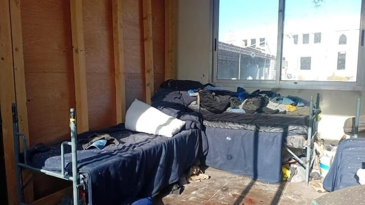 הלבנונים טוענים: עובד שישן בעירייה נורה למוות בידי צה"ל. התמונות שהופצו במדינה מבנה ש צה"ל פעל בו הלילה בכפר בלידא בדרום לבנון בו נהרג עובד העירייה