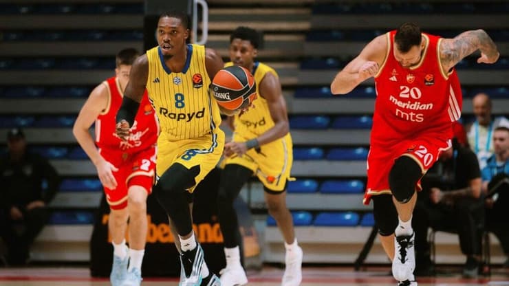 עוד הפסד כואב. לוני ווקר (צילום: Djordje Kostic) ווקר