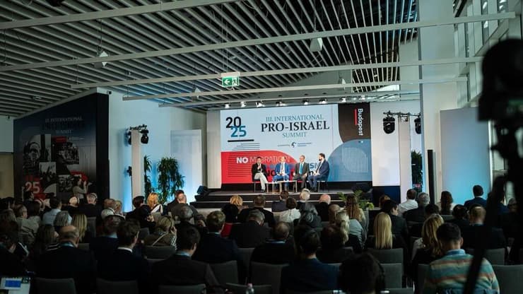 שר התרבות ההונגרי. "ישראל והונגריה חולקות ערכים תרבותיים וציוויליזציוניים משותפים" שר התרבות ההונגרי העניש סטודנטית מירדן שתקפה מרצה ישראלי