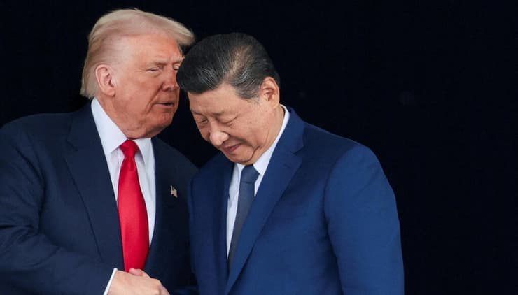 עם נשיא סין שי ג'ינפינג בפסגה בדרום קוריאה, 30 בספטמבר