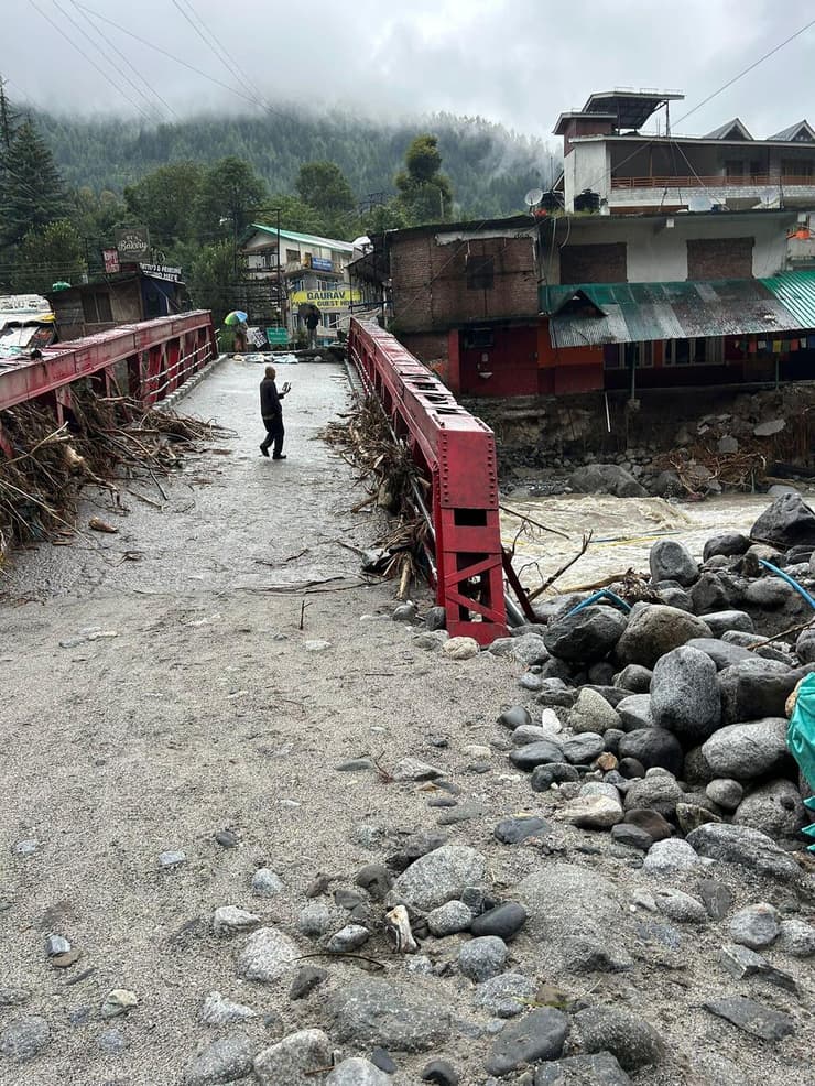 הנזק הכבד שנגרם לכפר (צילום: דנה אלעזר) דנה אלעזר בטיול הגדול