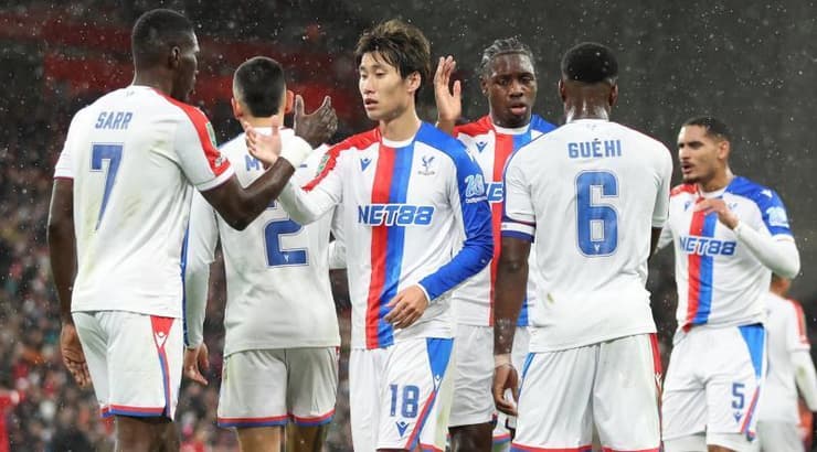 שחקני קריסטל פאלאס חוגגים (IMAGO) שחקני קריסטל פאלאס חוגגים