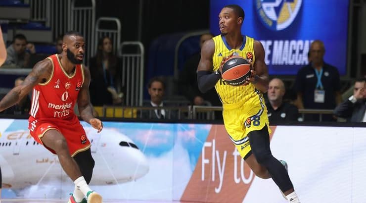 לוני ווקר עם הכדור