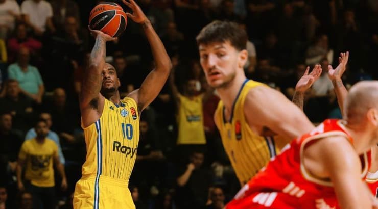 אושיי בריסט מעבר לקשת