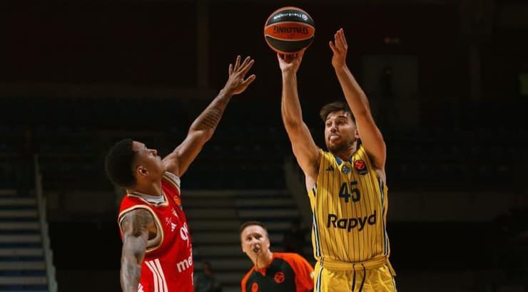 תמיר בלאט זורק