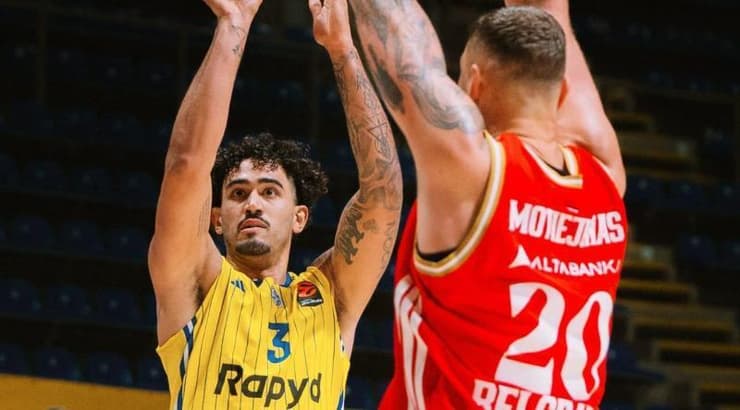 מרסיו סנטוס זורק