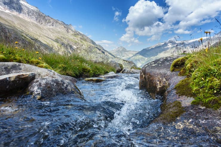 מקור מים מתוקים שופע באוסטריה