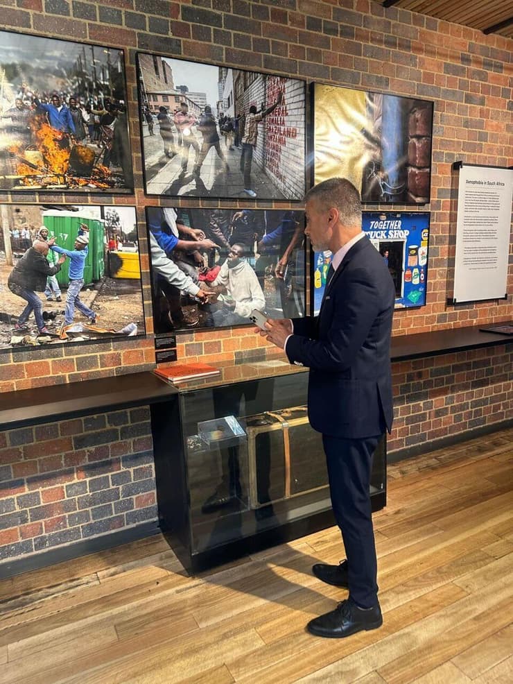 השגריר דוד סרנגה במוזיאון השגריר דוד סרנגה במוזיאון