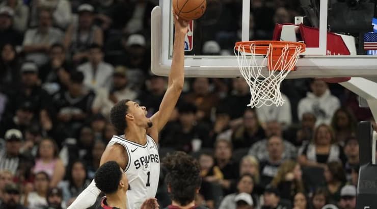 ויקטור וומבניאמה, בדרך לעוד סל (רויטרס) ויקטור וומבניאמה, בדרך לעוד סל