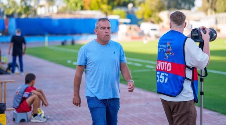 ירון הוכנבוים. בכורה על הקווים בכפר שלם (רועי כפיר) ירון הוכנבוים. בכורה על הקווים בכפר שלם