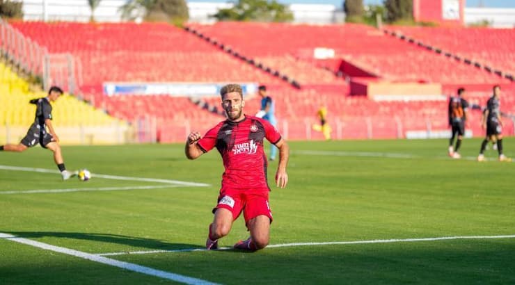 אדר רטנר חוגג שער מוקדם (רועי כפיר) אדר רטנר חוגג שער מוקדם