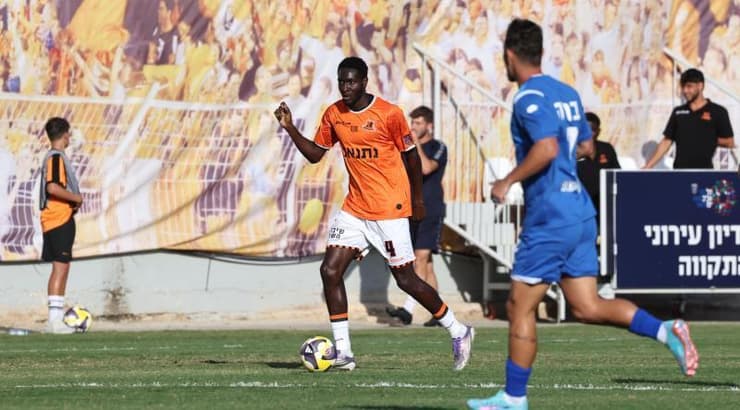 ג'ונתן אגיאפונג (אופיר מגדל) ג'ונתן אגיאפונג