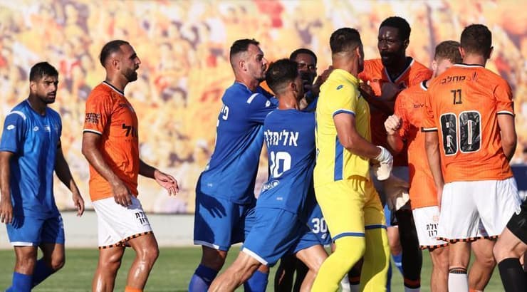 מהומה בין שחקני בני יהודה והפועל עפולה (אופיר מגדל) מהומה בין שחקני בני יהודה והפועל עפולה