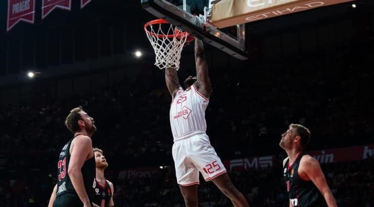 דן אוטורו (האתר הרשמי של הפועל ת"א) דן אוטורו