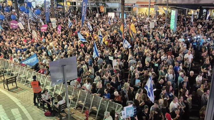 צילום: מוטי קמחי עצרת ה-30 לרצח יצחק רבין בתל אביב