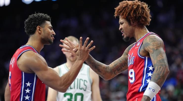 פילדלפיה חוגגת בבוסטון (רויטרס) פילדלפיה חוגגת בבוסטון