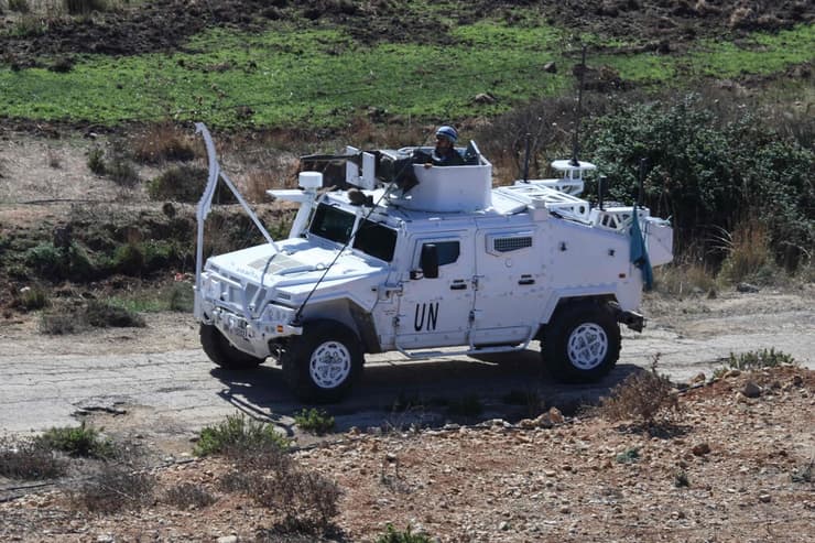 בצה"ל מוטרדים מ"היום שאחרי". רכב של יוניפי"ל בדרום לבנון (צילום: Rabih DAHER / AFP) רכבי יוניפי"ל בדרום לבנון