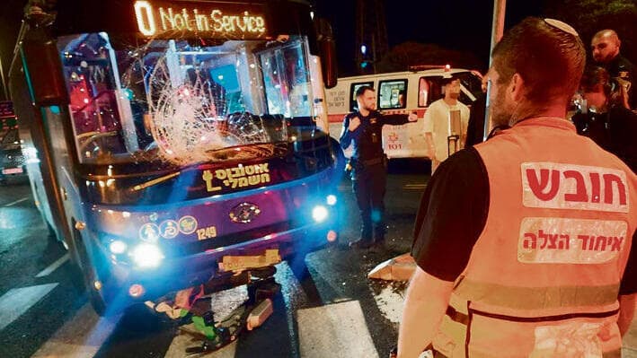 התאונה הקשה שבה נפגע הנער מתל אביב (צילום: איחוד הצלה) yk14565169