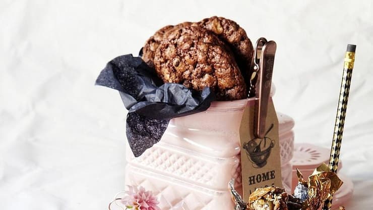 עוגיות שוקולד צ'יפס ואגוזים