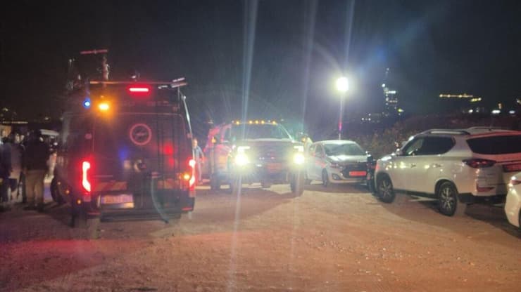 החיפושים אחרי הפצ"רית (צילום: מיקי שימדט)  חוף הצוק