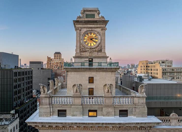 מגדל השעון וקו הרקיע של מנהטן (צילום: Douglas Elliman) מגדל השעון וקו הרקיע של מנהטן