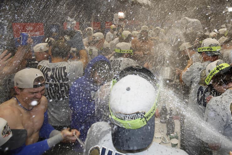 הדוג'רס חוגגים אליפות שנייה ברציפות