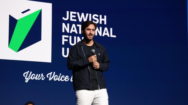 עומר שם טוב בכנס JNF-USA (צילום: FaneFoto) עומר שם טוב בכנס JNF