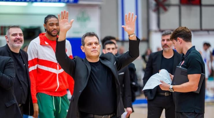 דימיטריס איטודיס בסיום (רועי כפיר) דימיטריס איטודיס בסיום