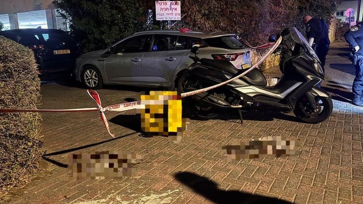 האוכל שהוזמן נמצא מפוזר על הרצפה. הזירה בחולון (צילום: תיעוד מבצעי מד"א) הזירה בה התקיים אירוע האלימות