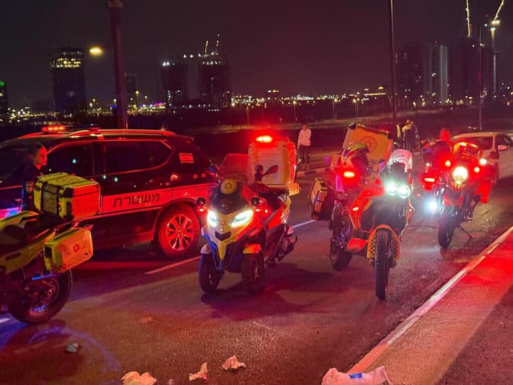 צילום: תיעוד מבצעי מד"א הולכת רגל שנפגעה מאופנוע ברח' אבא אבן בראשון לציון