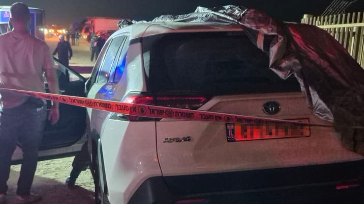 רכבה אותר נטוש בחוף בהרצליה - ועלה חשש לחייה (צילום: מיקי שמידט) טויוטה ראב4