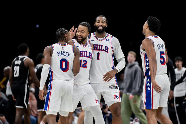 שחקני פילדלפיה נהנים מהחיים (צילום: John Jones-Imagn Images) שחקני פילדלפיה נהנים מהחיים