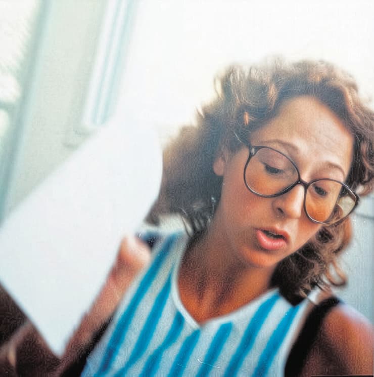 לוחמת המוסד "סינדי" (שריל בנטוב)