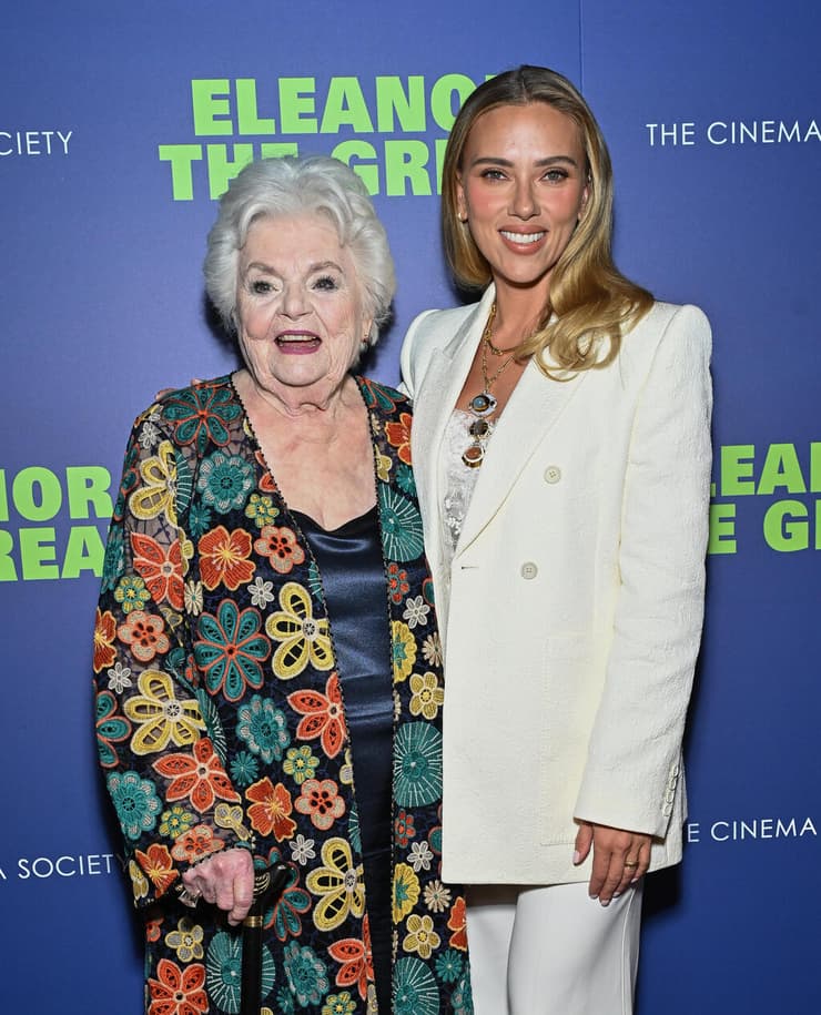 סקרלט ג'והנסון וג'ון סקוויב 