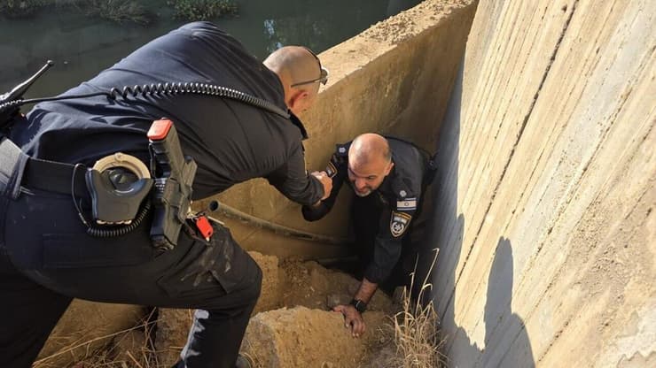 שוטרים בחיפושים אחר פרופ' נורית יערי