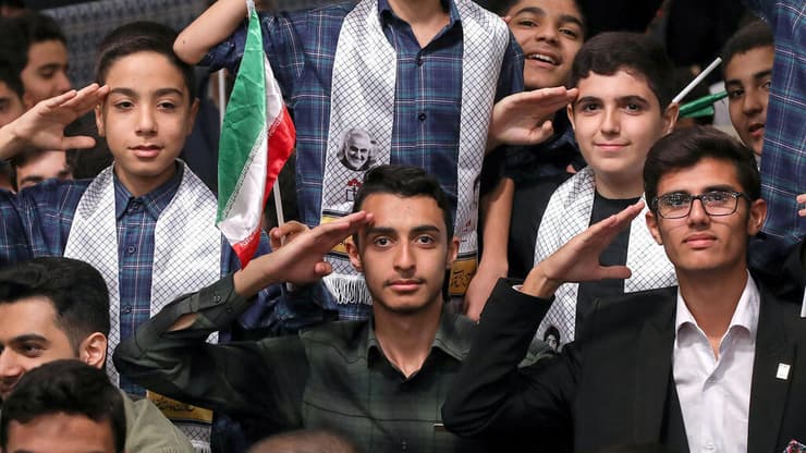 חמינאי נואם בפני סטודנטים בטהרן