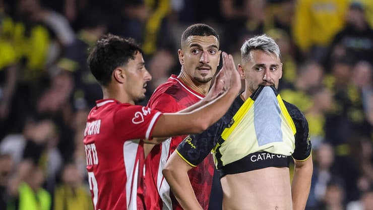 גיא מזרחי ומיגל ויטור חוגגים, עומר אצילי מאוכזב