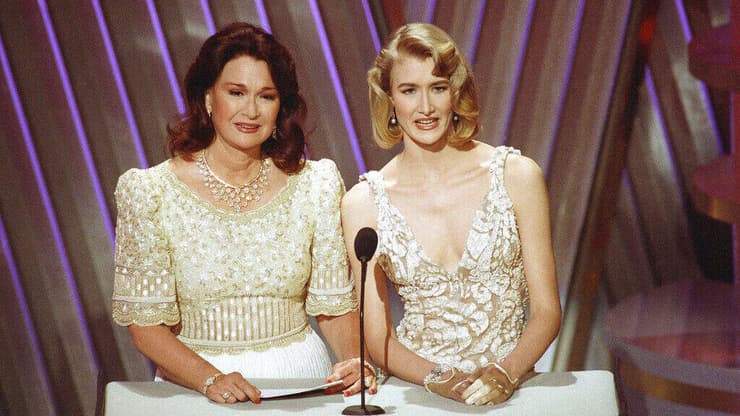 לורה דרן ודיאן לאד ב-1992 (צילום: AP/Craig Fujii) דיאן לאד