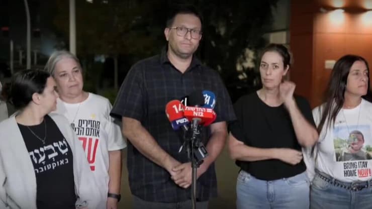 הצהרת המשפחות: "ממשיכים לצעוק" הצהרה משפחות חטופים חללים לאחר פגישה עם גל הירש