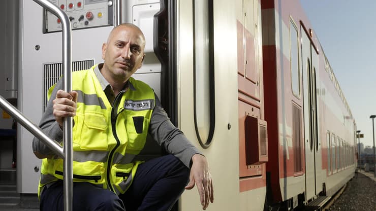 ליאב אליהו, יו"ר ועד עובדי הרכבת. פשיטה על המשרד והחרמת מסמכים (צילום: עמית שעל) ליאב אליהו, יו"ר ועד עובדי הרכבת