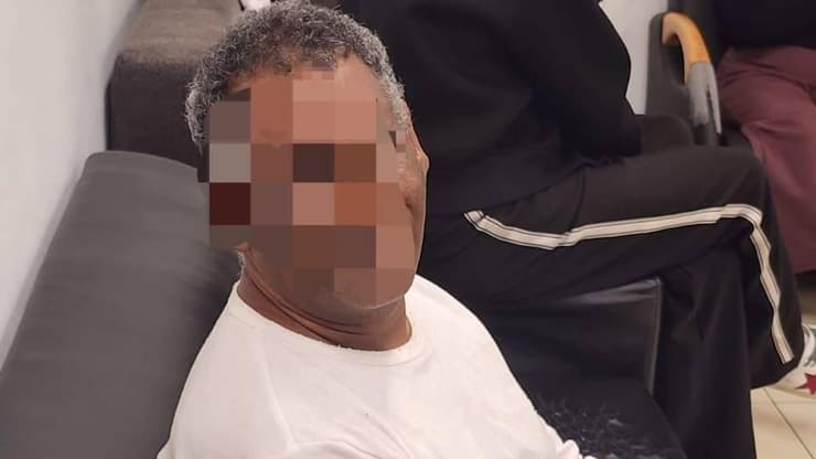 המסתנן אריתראי שגורש מישראל (צילום: רשות האוכלוסין וההגירה) מסתנן אריתראי שגורש מישראל