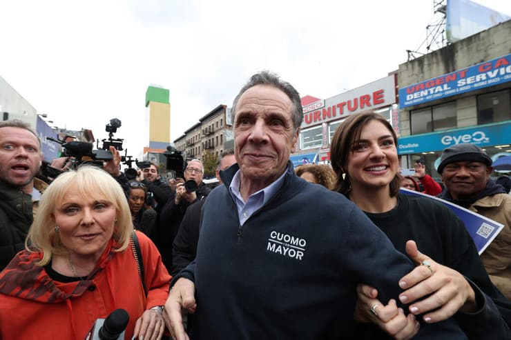 צילום: TIMOTHY A.CLARY / AFP אנדרו קואומו בחירות לראשות העיר ניו יורק עם תומכים ב מנהטן
