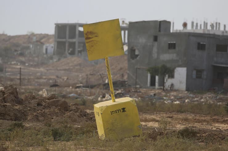 "הקו הצהוב" באל-בורייג' (צילום: Bashar Taleb / AFP) "הקו הצהוב" באל-בורייג'