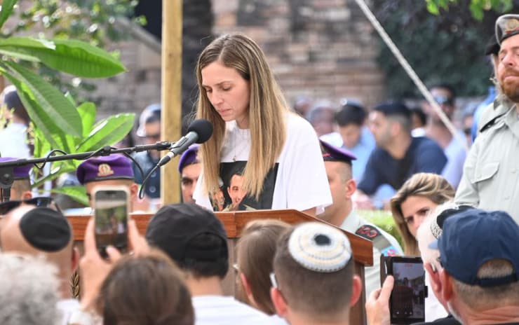 אלמנתו של אסף חממי, ספיר. "זה כנראה הסוף הכי טוב שיכולתי לחשוב עליו" (צילום: יאיר שגיא) הלווייתו של אל"מ אסף חממי ז"ל