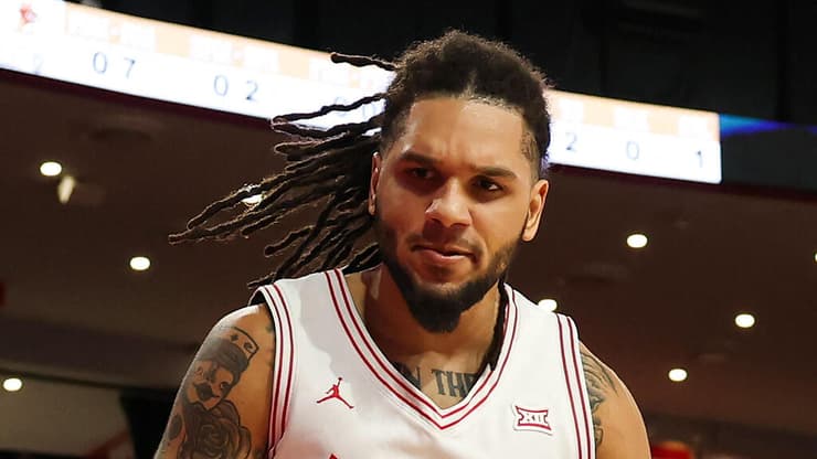 שחקן אוניברסיטת יוסטון עמנואל שארפ