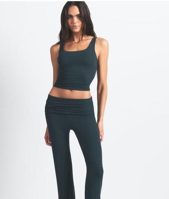 בגדי ספורט של  סקימס