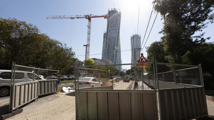 בניית שביל האופניים בכיכר המדינה