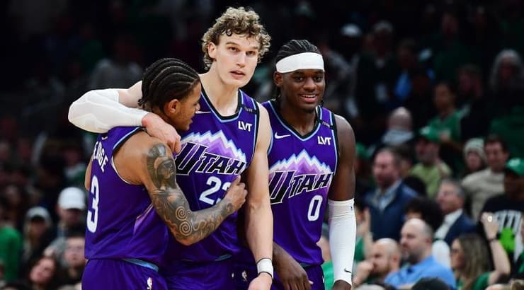 שחקני יוטה חוגגים